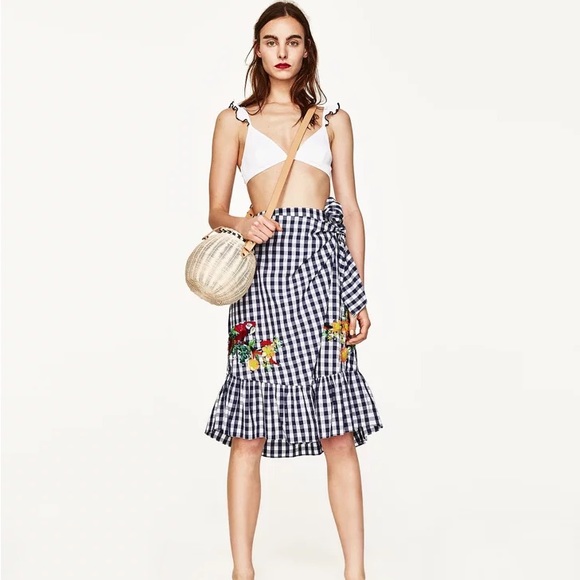 Zara gingham midi wrap around skirt with sequin embellishments - Picture 2 of 7